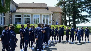 Presidente Emmanuel Macron visitó a la selección francesa de cara a la Euro 2020