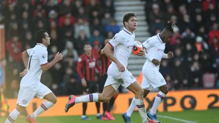 Marcos Alonso rescató a Chelsea en el empate ante Bournemouth en la Premier League