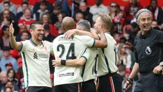 ¡Talento intacto! Mark González anotó dos golazos en duelo de leyendas de Liverpool y Manchester United
