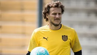 Diego Forlán renunció a su sueldo como DT en Peñarol mientras dure la pandemia de coronavirus