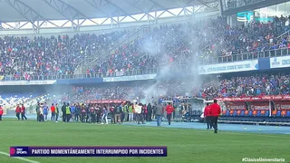 Seguidores de U. de Chile detuvieron a antisocial en el “Ester Roa” y lo entregaron a Carabineros