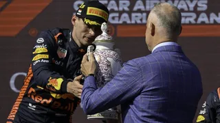 ¿Exceso de algarabía? Lando Norris le rompió el trofeo del GP de Hungría a Max Verstappen