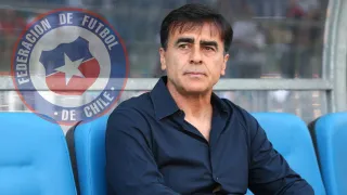 Un quinto candidato toma fuerza para La Roja: la ANFP busca reunirse con Gustavo Quinteros