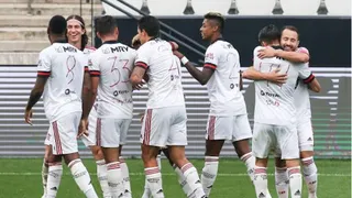 Mauricio Isla dio una asistencia en goleada de Flamengo sobre Corinthians de Araos