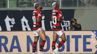 Flamengo de Pulgar festejó con remontada sobre Atlético Mineiro de Eduardo Vargas en el Brasileirao