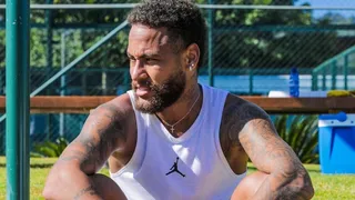 Neymar fue denunciado por homofobia tras duras amenazas al novio de su madre