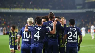 Mauricio Isla fue titular en goleada de Fenerbahce sobre Genclerbirligi en la liga turca