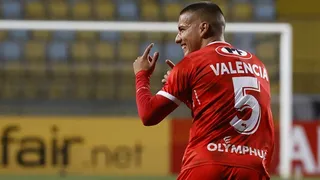 Esteban Valencia: A los equipos les incomoda la cancha sintética y tenemos que aprovecharlo