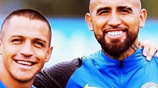 Mauricio Isla: Qué felicidad ver a los mejores jugadores de mi Chile juntos y contentos