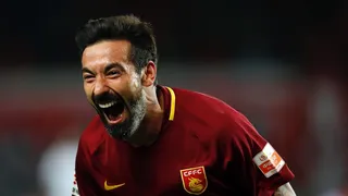 La asistencia de nuca de Ezequiel Lavezzi en China