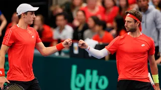 Nicolás Jarry no pudo evitar la derrota ante Bélgica en el dobles y Chile se enredó en Copa Davis