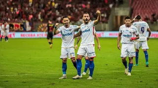 Seis jugadores de Fortaleza terminaron heridos por ataque de hinchas rivales