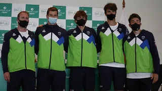 Capitán del equipo esloveno estuvo de fiesta hasta la madrugada antes del duelo con Chile