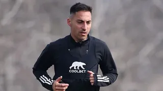 ¡Se le abre el abanico a Jorge Almirón! El DT de Colo Colo tendrá un jugador más este fin de semana