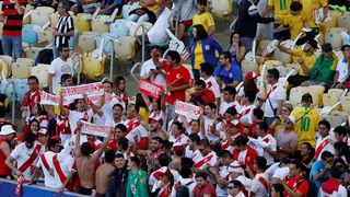 El Maracaná se vistió de fiesta con la ambición brasileña y la ilusión de los peruanos