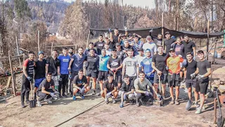 Plantel de Huachipato ayudó en Tomé a familias damnificadas por incendios