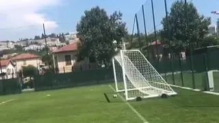 El impresionante tiro con que Mario Balotelli desafió al brasileño Marcelo