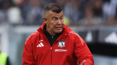 “Ya no está ni ahí con Colo Colo”: Fuerte denuncia sacude el camarín y pone contra las cuerdas a Almirón