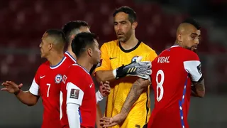 Martín Lasarte: Claudio Bravo tiene una responsabilidad extra, pero no creo que le pese