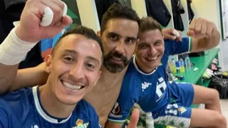 Claudio Bravo celebró la remontada de Real Betis en Europa League: “Siempre equipo, hasta el final”