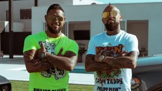 Arturo Vidal protagoniza adelanto del último clip de la banda de trap de su hermano Sandrino
