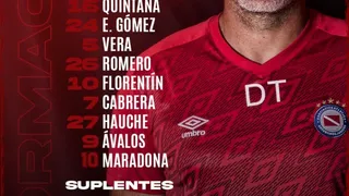 ¡Gran homenaje! Argentinos Juniors incluyó a Maradona en su formación ante Vélez