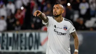 Arturo Vidal cambia de rol en Colo Colo: la decisión de Ortiz ante Palestino