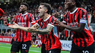 Tan sólo cuatro minutos le bastaron al Milan para seguir firme arriba en la Liga italiana