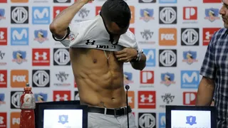 Ronald de la Fuente fue presentado como nuevo jugador de Colo Colo