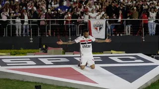 La espectacular presentación de Dani Alves en Sao Paulo