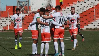 Cobresal logró un revitalizador triunfo ante Palestino en El Salvador