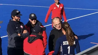 Marcelo Bielsa se reunió con Las Diablas antes de que enfrentaran a Gran Bretaña