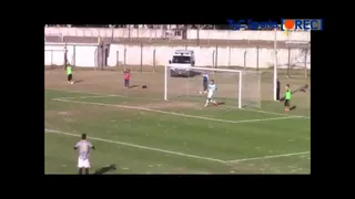 El insólito autogol del portero Rodrigo Cervetti en la B Metropolitana de Argentina