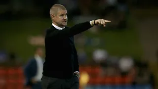 Entrenadores de la liga australiana darán sus instrucciones con un micrófono en los partidos