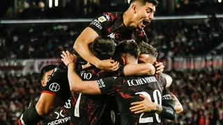 Alarcón y Echeverrían vencieron a Paulo Díaz en triunfo de Huracán sobre River Plate