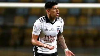 Esteban Pavez recibió ácidas críticas de los hinchas de Colo Colo por su roja ante Everton
