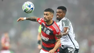 Flamengo cedió terreno en la pelea por el título en Brasil tras sufrir goleada ante Atlético Mineiro