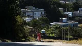 El reconocido skater brasileño Sergio Yuppie protagoniza un nuevo capítulo de “Skate Tales”