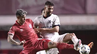 Independiente de Isla puso en peligro su liderato al igualar contra Argentinos