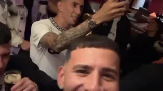 Otamendi, Di María, Paredes y Lo Celso disfrutaron una fiesta con la banda Ke Personajes