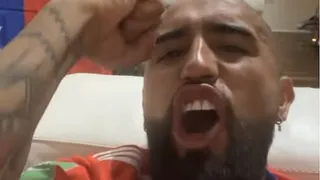 Arturo Vidal celebró eufórico la victoria de Chile sobre Bolivia en La Paz