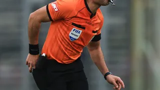 Emiliano Amor apunta al árbitro tras su expulsión en el Colo Colo vs Huachipato