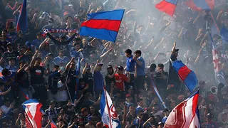 Agencia internacional apuntó a las barras, el “problema que socava al fútbol chileno”