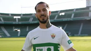 Elche de Enzo Roco se reforzó con el argentino Darío Benedetto