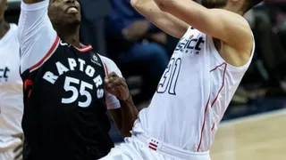 Washington Wizards se hizo fuerte de local y descontó en la serie ante Toronto Raptors