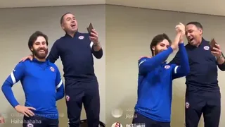 Brereton y Cagigao cantaron “Wonderwall” de Oasis en su “bautizo” con La Roja