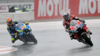 Andrea Dovizioso se quedó con el primer lugar en un accidentado Gran Premio de Valencia