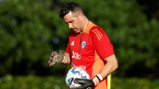 Guillermo Maripán puso la cuota de calma: “Claudio Bravo está en plena salud para competir”