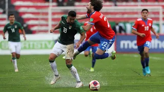 “¡Impresentable!”: Las críticas de los hinchas de La Roja por el estado de la cancha en La Paz