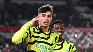 Arsenal se impuso con lo justo a Brentford y capturó el liderato de la Premier